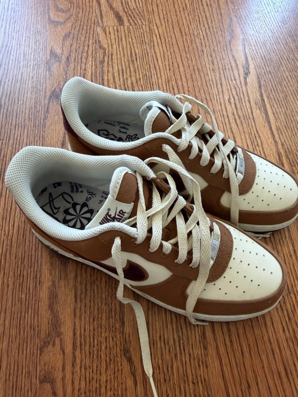Nike Low-Top Sneakers — Cream, Brown & Maroon Accents